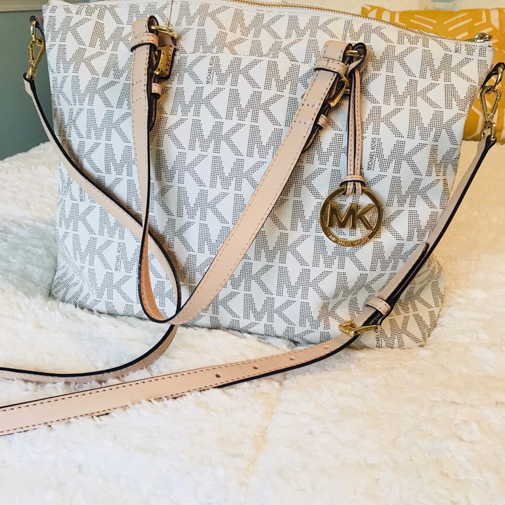 Michael Kors Jet Set Multifunction Vanilla tote